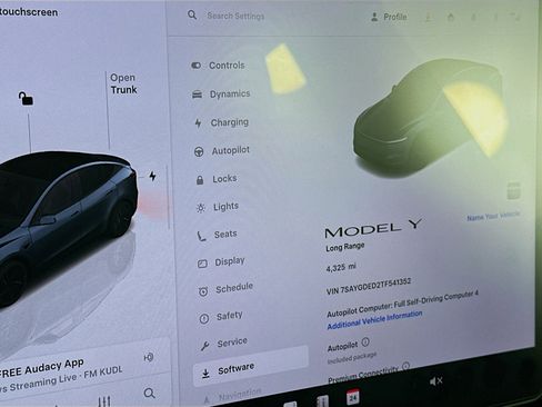 Used 2026 Tesla Model Y 2WD image 17