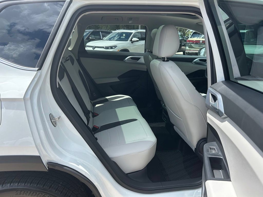 New 2026 Volkswagen Taos SE FWD image 38