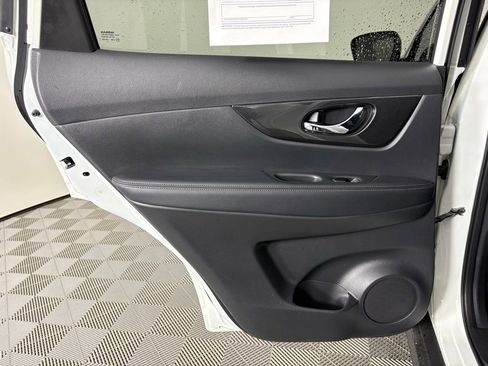 Used 2018 Nissan Rogue S FWD image 41