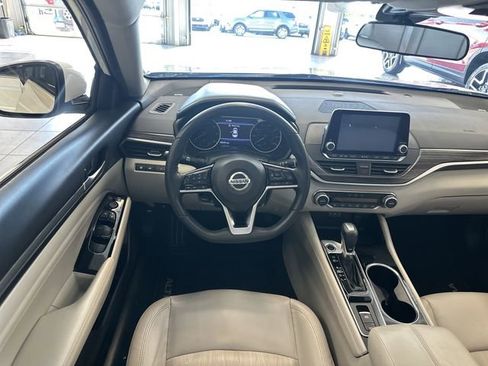 Used 2021 Nissan Altima 2.5 SL FWD image 2