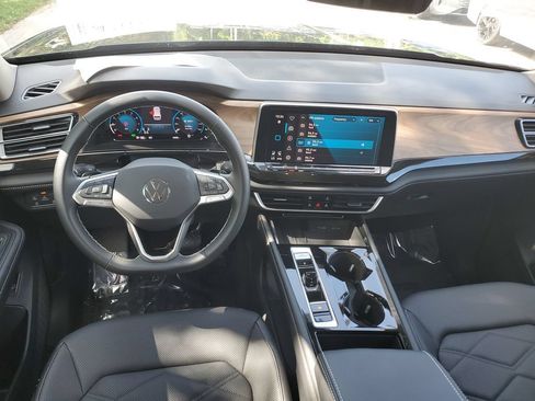 Certified 2026 Volkswagen Atlas SE w/ Black Wheel Package FWD image 4