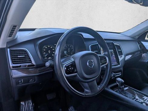 Used 2017 Volvo XC90 T6 Momentum w/ Vision Package image 10