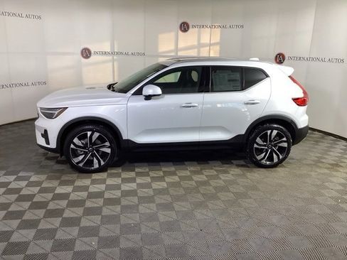 New 2025 Volvo XC40 B5 Ultra w/ Climate Package image 8