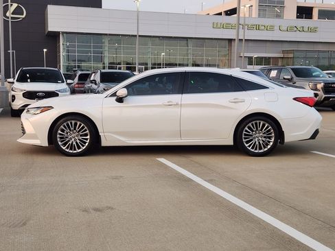 Used 2022 Toyota Avalon Limited w/ Advanced Safety Package image 4