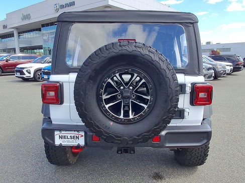 Used 2025 Jeep Wrangler Unlimited Rubicon w/ XTREMEE 35" Tire Package AWD/4WD image 29
