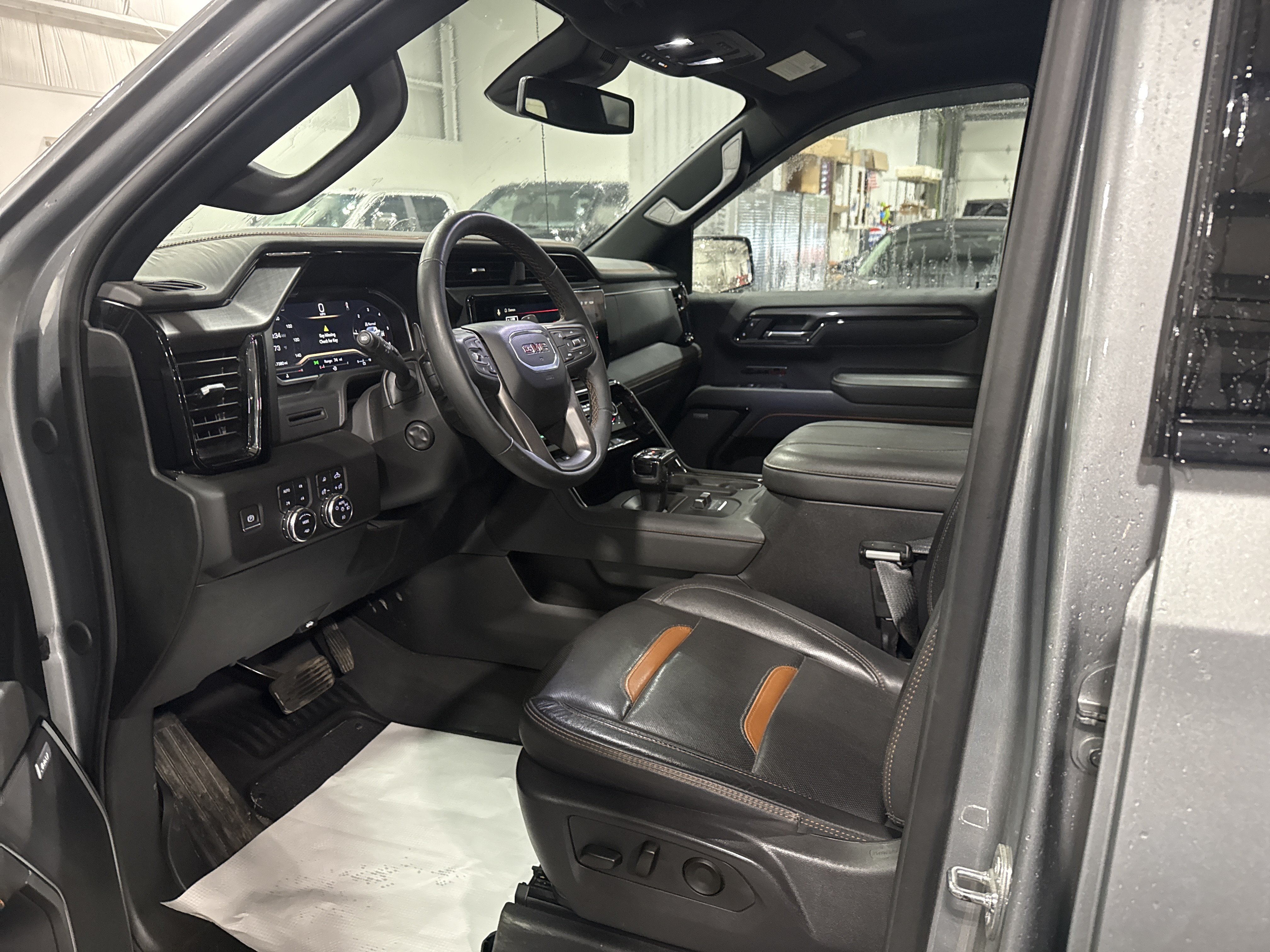 Used 2024 GMC Sierra 1500 AT4 w/ AT4 Preferred Package AWD/4WD image 7