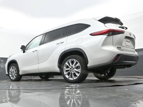 Used 2023 Toyota Highlander Limited FWD image 32