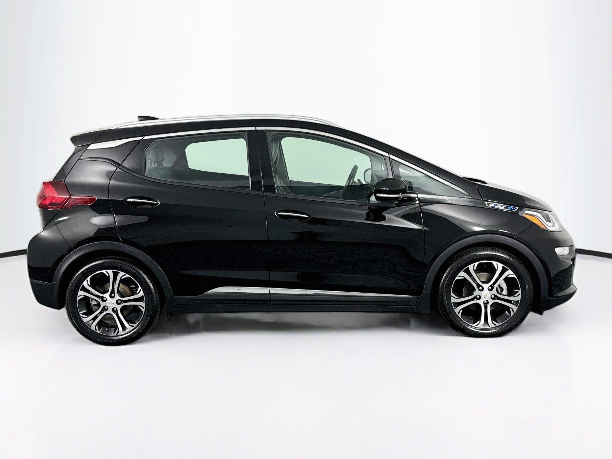 Used 2021 Chevrolet Bolt Premier w/ Infotainment Package FWD image 16
