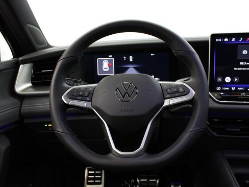 New 2026 Volkswagen Tiguan SE R-Line FWD image 22