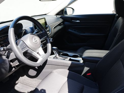 Used 2024 Nissan Altima 2.5 SV image 8