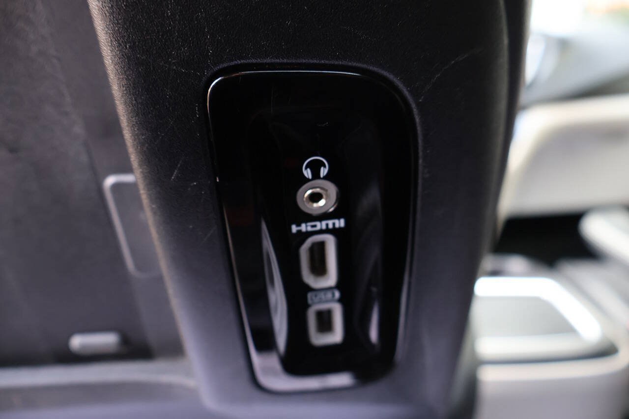 Used 2018 Chrysler Pacifica Limited FWD image 22