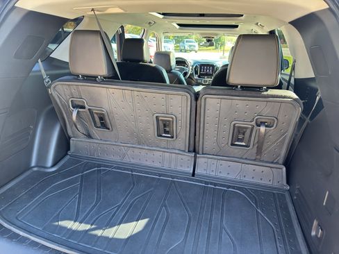 Used 2020 Chevrolet Traverse Premier image 35