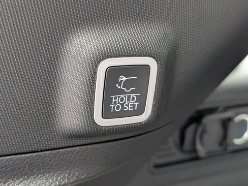 New 2025 Jeep Grand Cherokee Laredo X w/ Luxury Tech Group I image 11