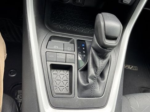 Used 2021 Toyota RAV4 XLE w/ Convenience Package image 36