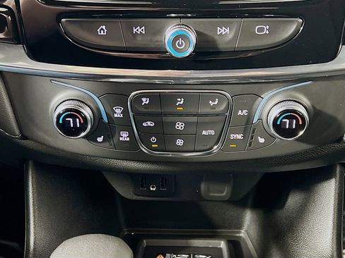 Used 2023 Chevrolet Traverse LT w/ Midnight/Sport Edition AWD/4WD image 15
