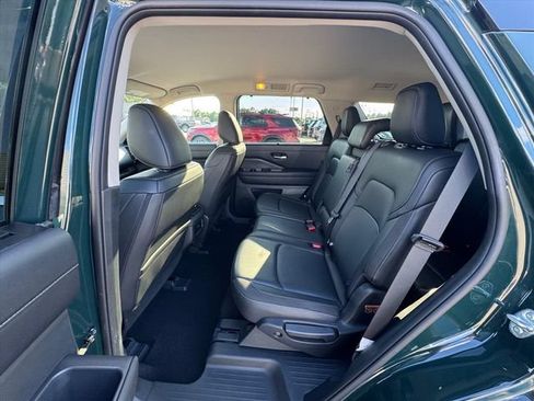 Used 2025 Nissan Pathfinder SL FWD image 12