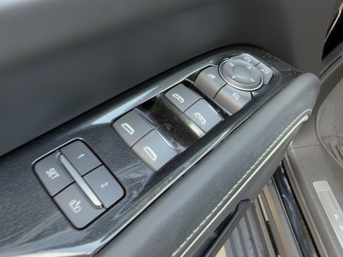 Used 2023 Cadillac Escalade Premium Luxury Platinum w/ LPO, Radiant Package AWD/4WD image 15
