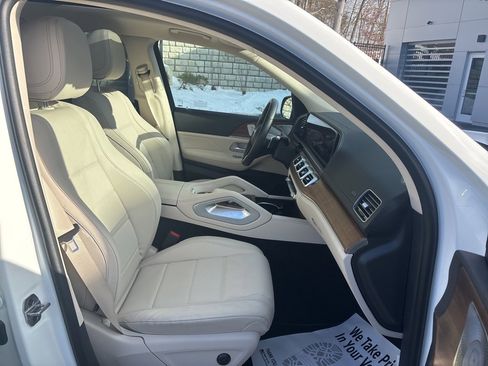 Used 2025 Mercedes-Benz GLS 450 4MATIC image 19