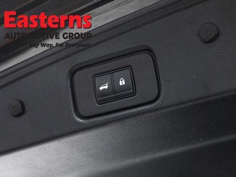 Used 2022 Nissan Pathfinder SL image 23