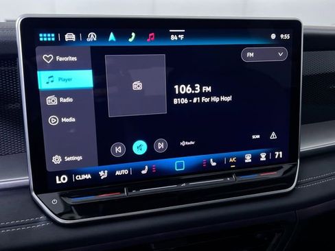 Used 2025 Volkswagen Tiguan SE image 16