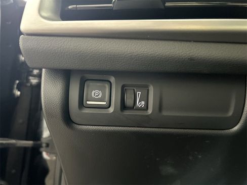 Used 2025 Cadillac XT4 Premium Luxury image 16