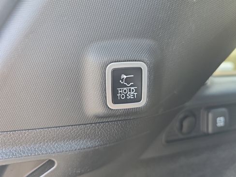 Used 2024 Jeep Grand Cherokee Summit image 13