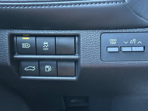 Used 2022 Toyota Avalon XLE w/ Moonroof Package FWD image 30