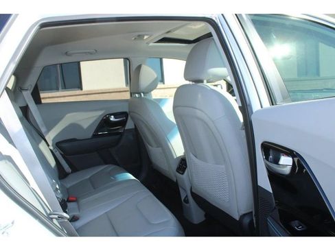 Used 2019 Kia Niro Touring image 11