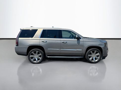 Used 2017 Cadillac Escalade Luxury AWD/4WD image 8