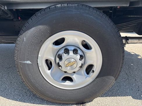 New 2024 Chevrolet Express 3500 RWD image 11