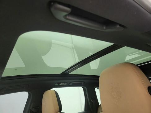 Used 2018 Porsche Cayenne Platinum Edition image 19