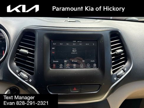 Used 2019 Jeep Cherokee Latitude w/ Popular Appearance Group AWD/4WD image 12
