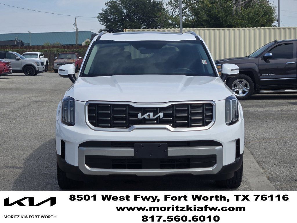 Certified 2025 Kia Telluride EX w/ EX Captain's Chair Package FWD image 2