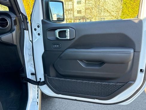 Used 2023 Jeep Wrangler Unlimited Rubicon 4xe image 31