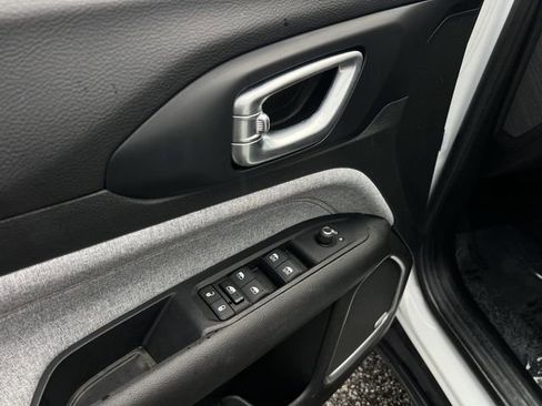 Used 2022 Jeep Compass Latitude w/ Sun and Sound Group image 11