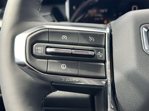 New 2025 GMC Acadia Elevation FWD image 12
