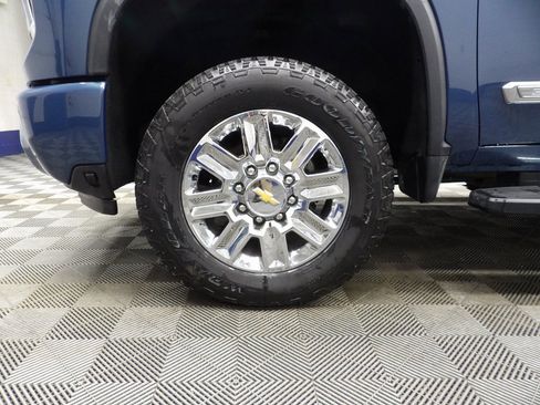 Used 2024 Chevrolet Silverado 2500 High Country image 7