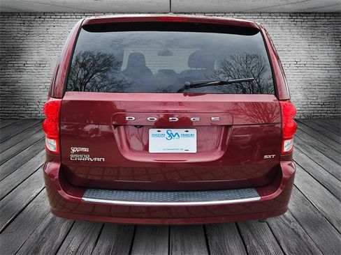 Used 2020 Dodge Grand Caravan SXT image 4