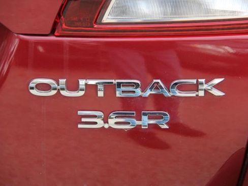 Used 2016 Subaru Outback 3.6R Limited image 10