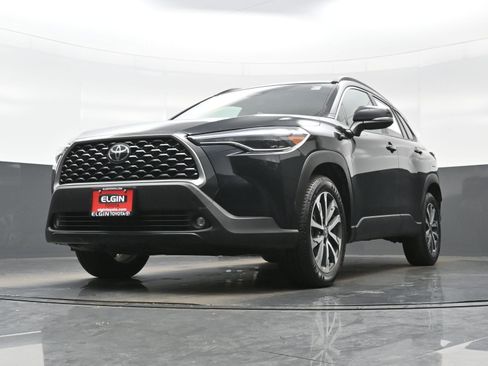 Used 2025 Toyota Corolla Cross XLE AWD/4WD image 29