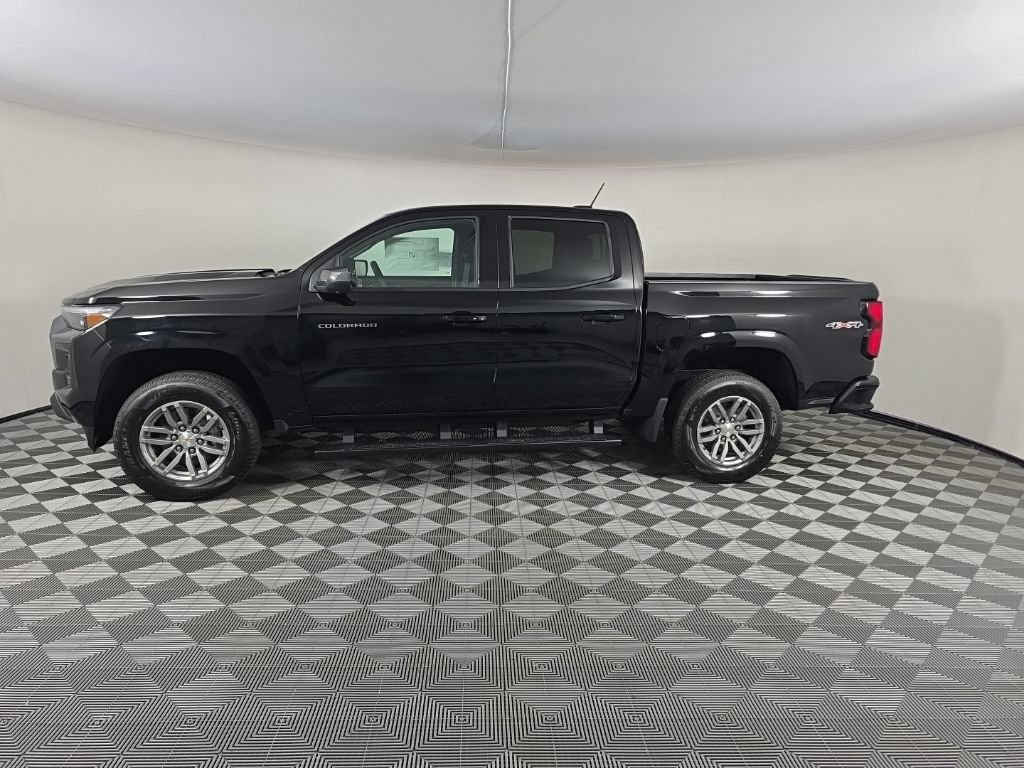 New 2026 Chevrolet Colorado LT w/ LT Convenience Package AWD/4WD image 2