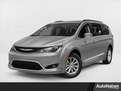 Used 2017 Chrysler Pacifica Limited w/ Advanced Safetytec Group