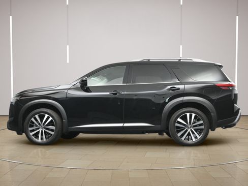 Certified 2025 Nissan Pathfinder Platinum w/ Cargo Package FWD image 32