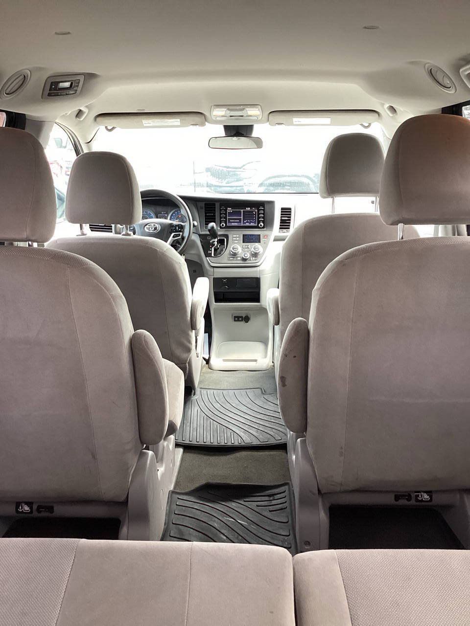 Used 2020 Toyota Sienna L FWD image 39
