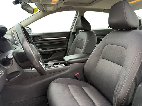 Certified 2021 Nissan Altima 2.5 SV w/ SV Premium Package image 9