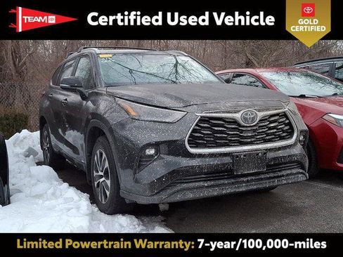 Certified 2024 Toyota Highlander XLE image 1