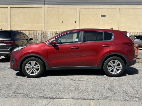 Used 2019 Kia Sportage LX image 3