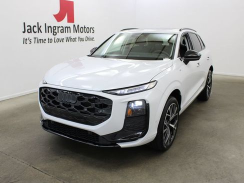 New 2026 Audi Q3 quattro 2.0T AWD/4WD image 2