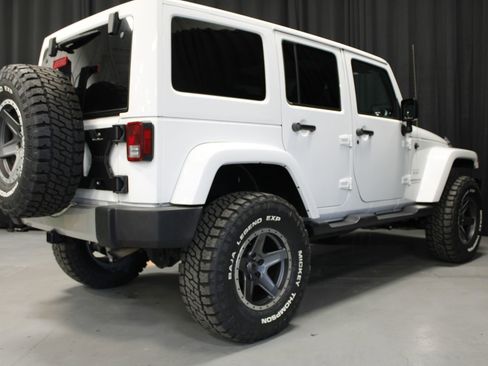 Used 2017 Jeep Wrangler Unlimited Sahara w/ Dual Top Group image 3