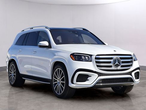 New 2026 Mercedes-Benz GLS 580 4MATIC image 3